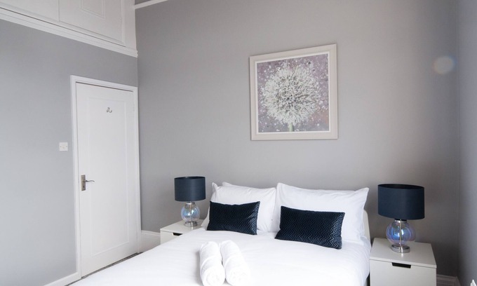 Cheltenham Apartment | Central Cheltenham, Regency 2-Bed Apartment - Cavalier Suite