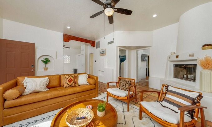 Tucson House | Central & Quiet/2 BR 1.5 BA/Near Alvernon Park