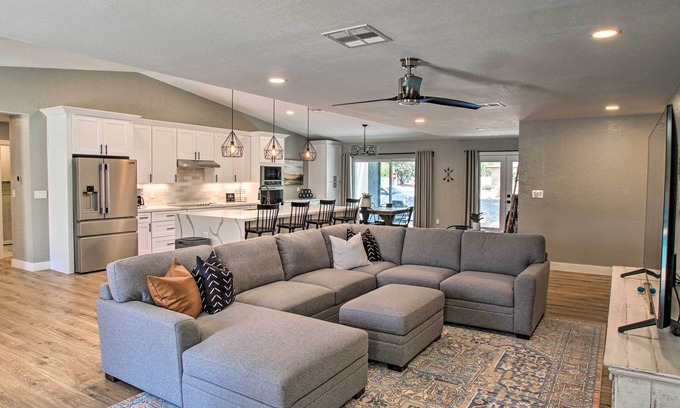 Avant House | Central Scottsdale Home w/Pool & Game Room!