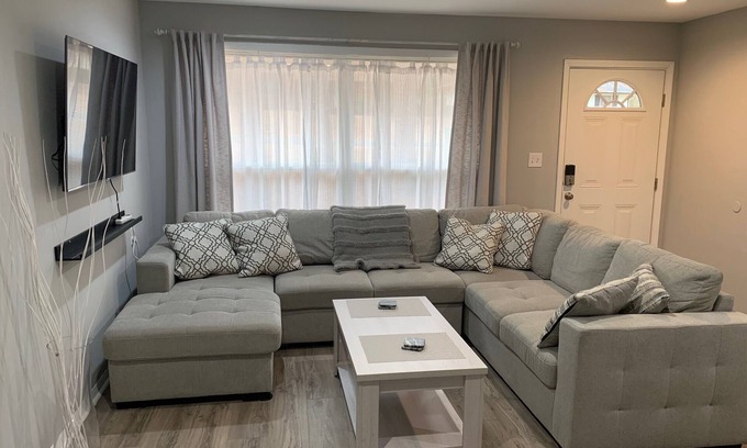 Charlotte House | Centrally located NoDa Pad