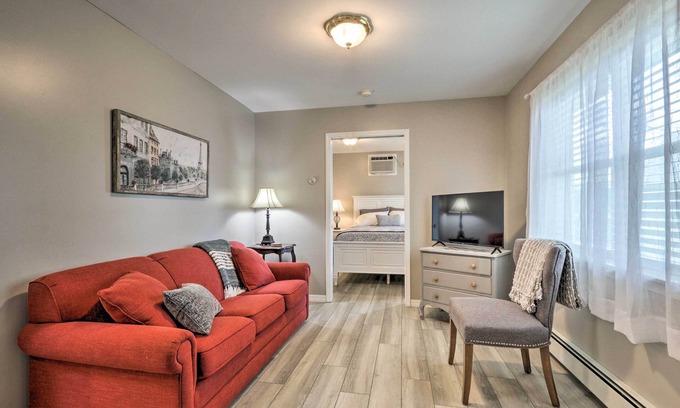Manito Apartment | Centrally Located South Hill Apartment w/Smart TV