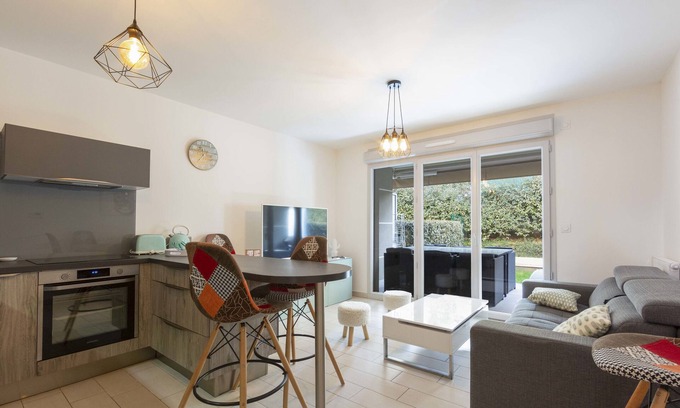 Antibes Apartment | Centre Juan les Pins T2 avec piscine et climatisation