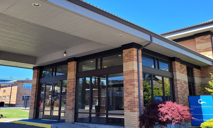 Downtown Klamath Falls Hotel | Cerulean Hotel
