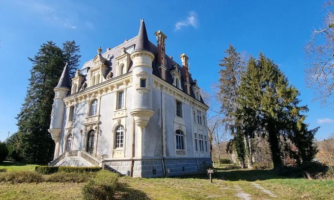 Saint-Bard Bed & Breakfast | Château de Chazelpaud
