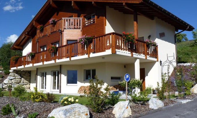 Lens Bed & Breakfast | Chalet des Alpes