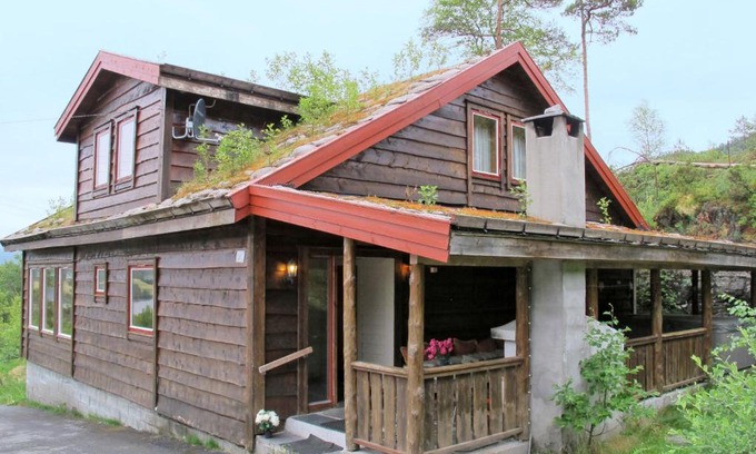 Eikelandsosen Ski Chalet | Chalet Julie by Interhome
