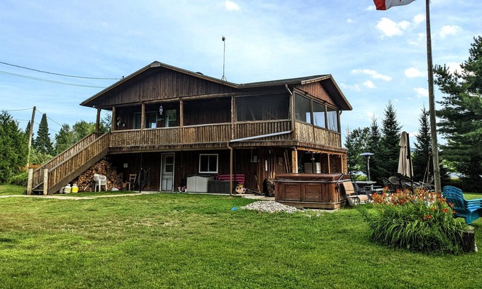 Notre-Dame-de-Pontmain House | Chalet Pura Vida on Poisson Blanc