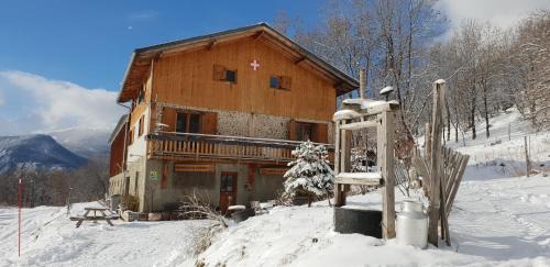 Saint-Michel-de-Maurienne Bed & Breakfast | Chambre d'hôtes à la Chèvrerie de Saint Michel