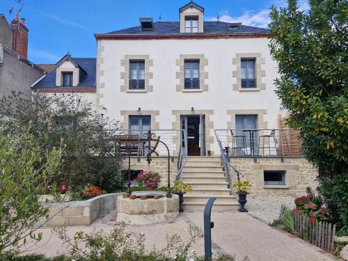 Briare Bed & Breakfast | Chambre PMR tout confort avec terrasse en bord de canal, animaux acceptés, proche centre-ville de Briare - FR-1-590-368