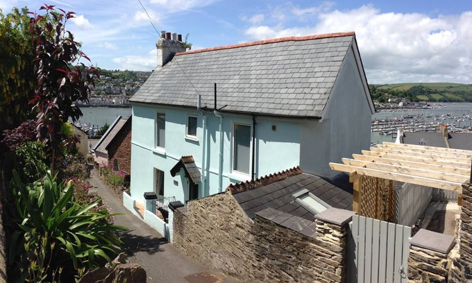 Dartmouth House | Chapel House - Stunning River Views - Balcony - Parking included