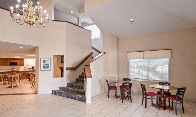 Charlevoix Hotel | Charlevoix Inn & Suites SureStay Collection by Best Western