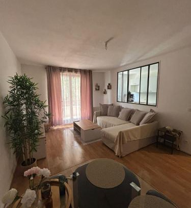 La Celle-sous-Gouzon Apartment | Charmant 2P Cosy Bord de Seine avec terrasse