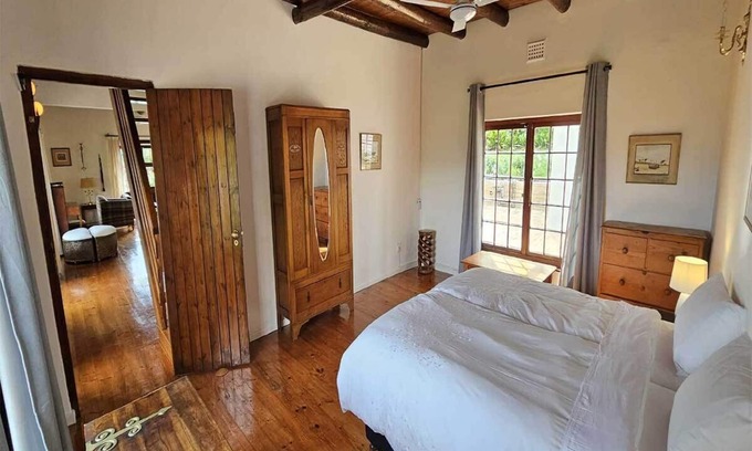 Somerset West Cottage | Charmant Rietgedekt Self-catering Vakantiehuis met Privé Zwembad Somerset West