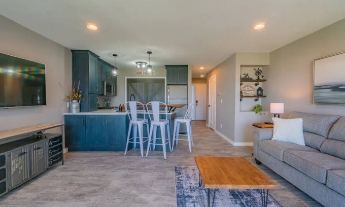 Ferrysburg Condo | Charming 1-bedroom waterfront condo in fabulous Spring Lake.