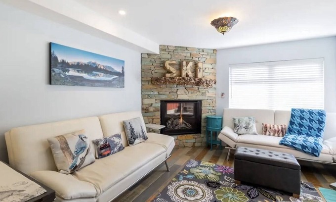 Whistler Creekside Condo | Charming 1BR,Nestled at Creekside Base, Steps to the Gondola, HotTub,Pool, Sauna
