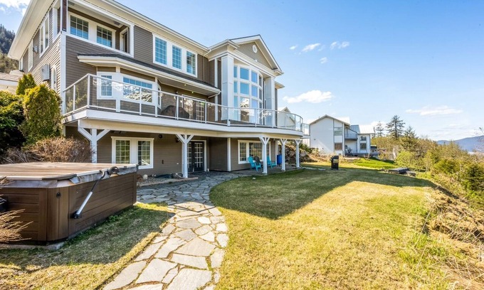 West Juneau Apartment | Charming 2-bedroom apartment view on Douglas Island 6mins from downtown Juneau!