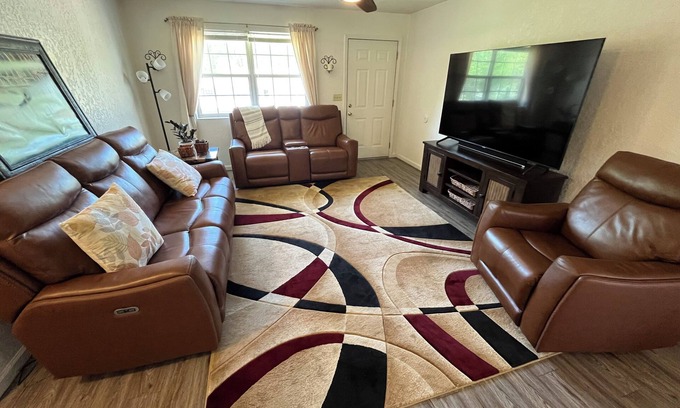 Poplar Bluff House | Charming 2-bedroom house with 2 KING BEDS in Pleasant Poplar Bluff