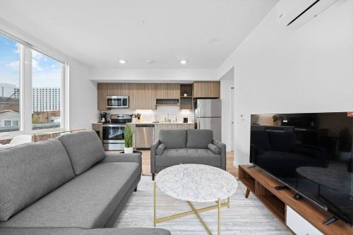 Riverside Apartment | Charming 2bd2ba Apt Near Dt-petfriendlywifi