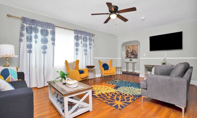 Fayetteville House | Charming 2BDR 5 min to Cape Fear Hospital!