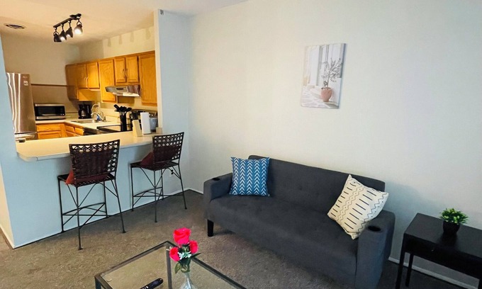 Elkins Park Apartment | Charming 2BR 2B in Elkins Park Monthly Discount
