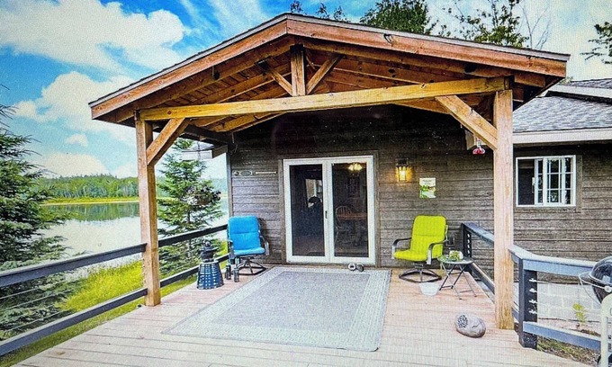 Superior House | Charming 3-bedroom house on Lake Amnicon, in Superior, WI.