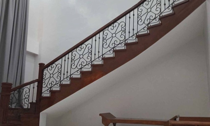 Tarlac House | Charming 3-bedroom house with AC, WiFi. Sleeps 13.