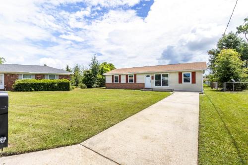 Sherwood House | Charming 3BR Home with Free Parking & Game Room