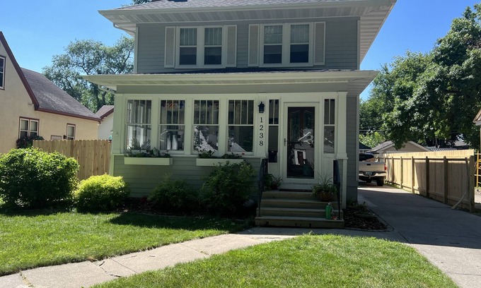 Fargo House | Charming 4 bedroom, 2 bath home near dowtown Fargo.