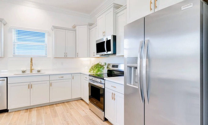 Gonzales House | Charming 4-bedroom house with WiFi and AC in welcoming Gonzales