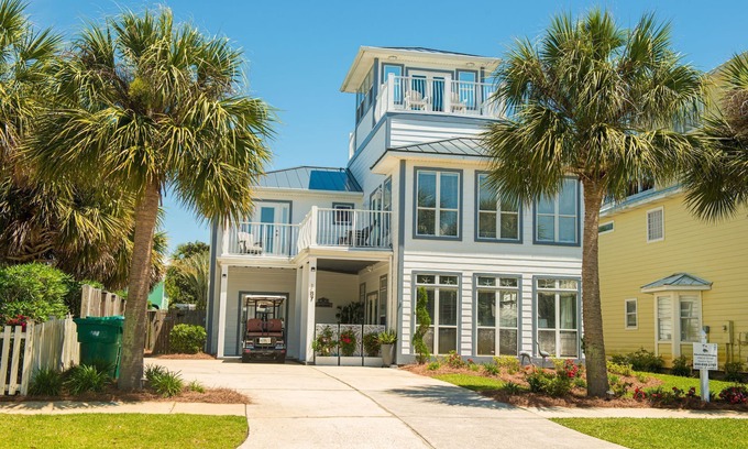 Crystal Beach House | Charming 5BR Beach House in DESTIN - Walk to Beach! Pool! Golf Cart Included!