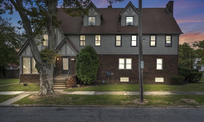 Cleveland Heights House | Charming 5BR Cleveland Heights Home, 7 Beds, 2.5 Baths, Family-Friendly