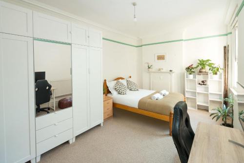Shepherd's Bush Apartment | Charming apartment one bedroom west london
