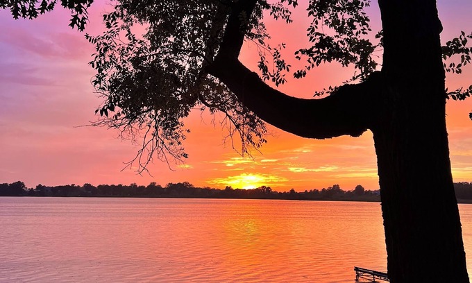 Shipshewana Cabin | Charming cabin on Shipshewana Lake; 5 minute drive from downtown Shipshewana