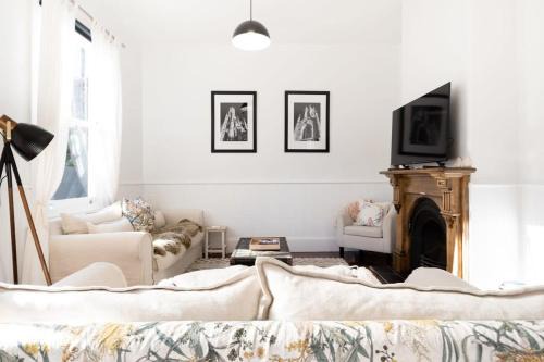 Launceston CBD House | Charming Cottage Nestled in A Prime Location