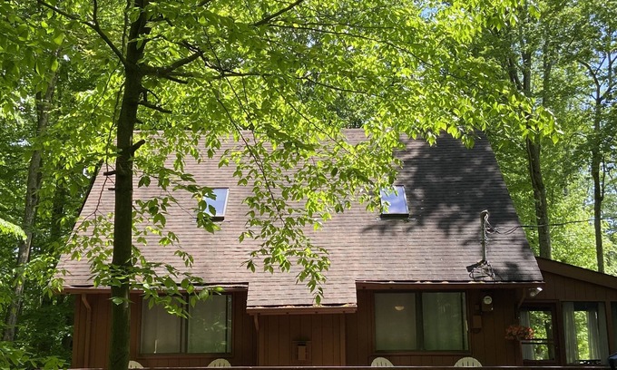Pocono Pines Cabin | Charming Lake Naomi Cabin. Temporary Memberships available for weekly rentals.