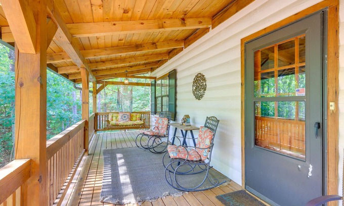 Milledgeville Cabin | Charming Lake Sinclair Cabin: Fire Pit, Dock