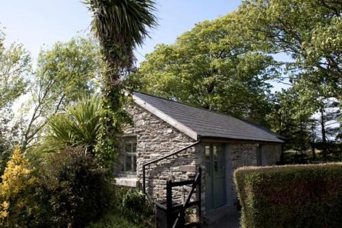 Clonakilty Apartment | Charming old stables studio cottage