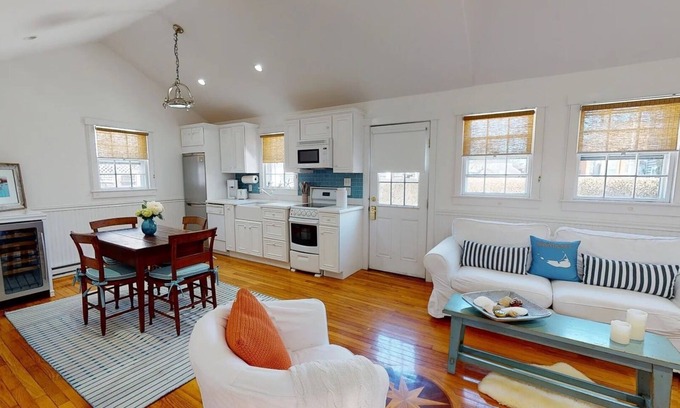 Nantucket Town Cottage | Charming one bedroom cottage, close to lower Main Street and Handlebar Cafe.