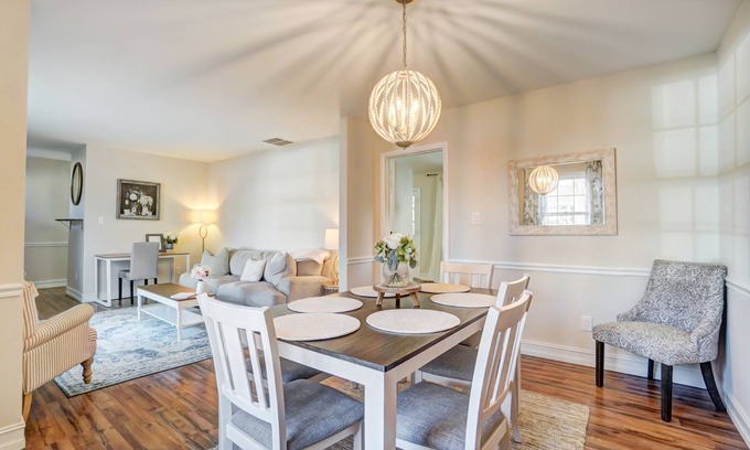 East Forest House | Charming private southern home- pet friendly, King Beds