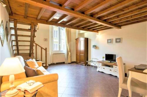 San Lorenzo Apartment | Charming Suite Cavour heart of Florence