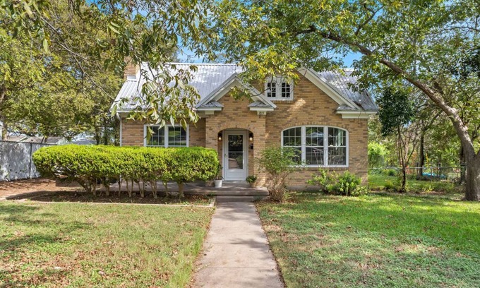 Temple House | Charming Tutor nestled in historical neighborhood