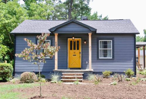 North Charlotte House | Charming Urban Retreat - Cozy Cottage in Charlotte