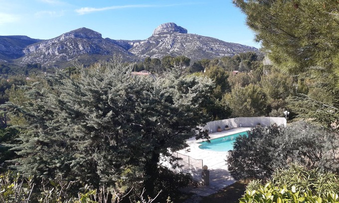 Aubagne House | Charming Villa - With a pool and stunning view