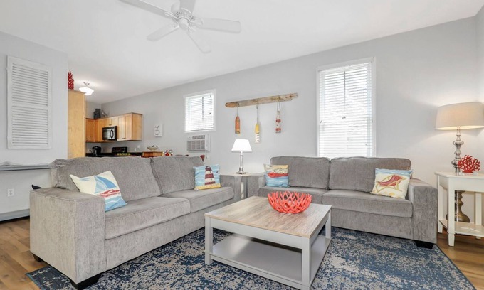 Summer Village Cottage | Charming Wells cottage w/amenities galore! 1 mile to beach, 3 miles to Ogunquit