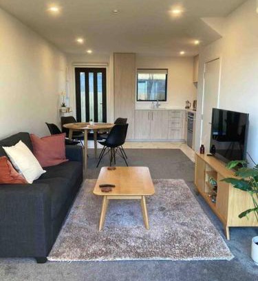 Addington Apartment | Cheerful 2 bedroom townhouse in Addington!
