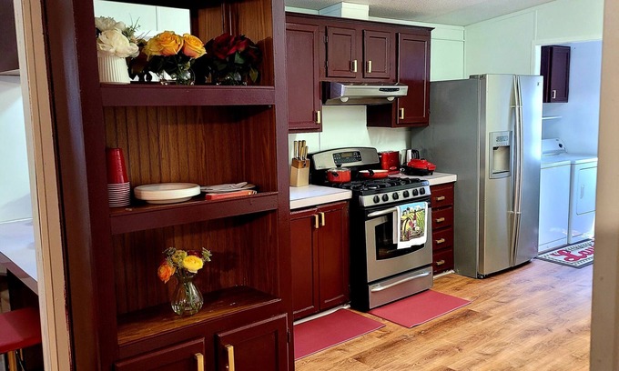 Laurel House | Cheerful 3 bedrooms,2 bathrooms Mobile Vacation home in the heart of laurel,MD