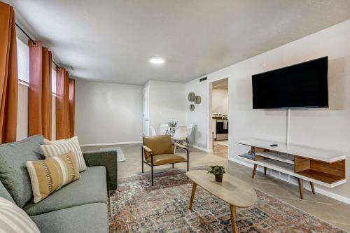 Village Seven Apartment | Cheerful Cove - Cozy Basement Centrally Located