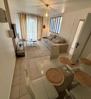 Poissy Apartment | Chez Titi