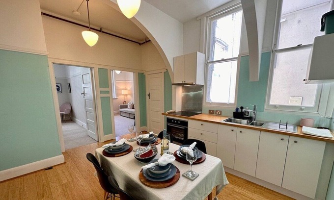 Kings Cross Apartment | Chic 1-Bed unit at Potts Point