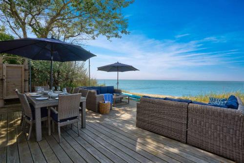 Wading River House | Chic Beach House: Waterfront, Vineyards, Hot Tub